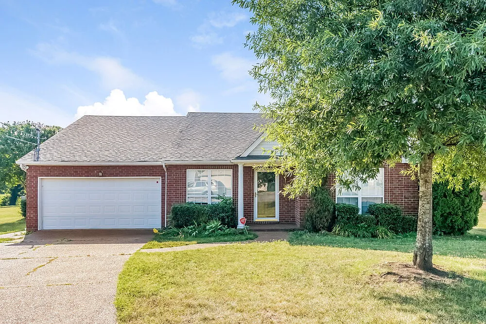 3 bed, 2.0 bath, 1620 sqft, $2,375 — Photo 1