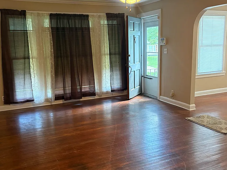 1402 Glen Oak Pl — Photo 5