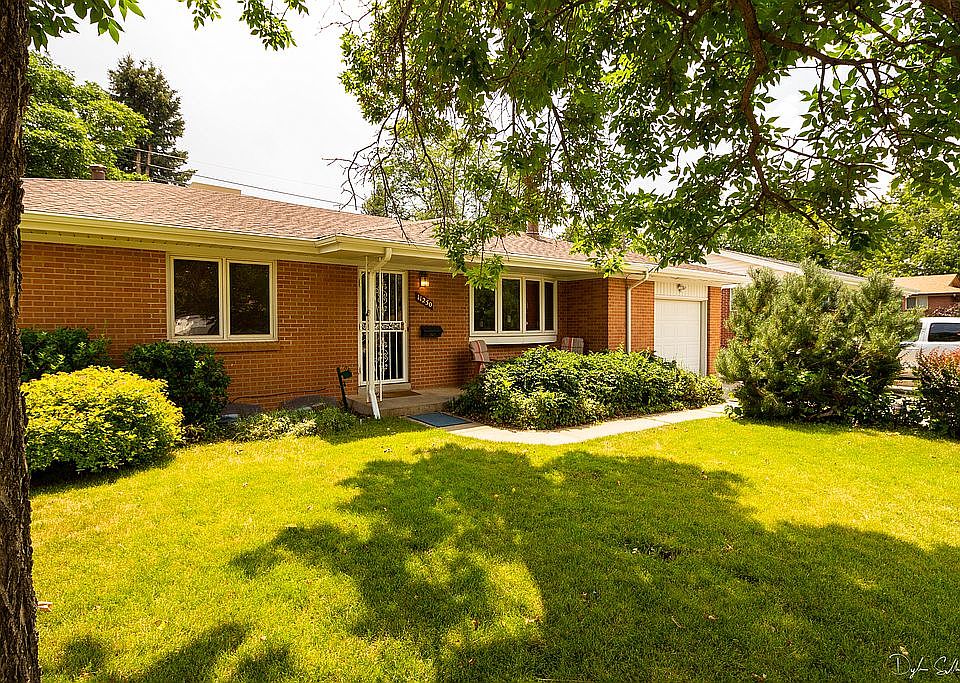 Nice yard with sprinkler sys