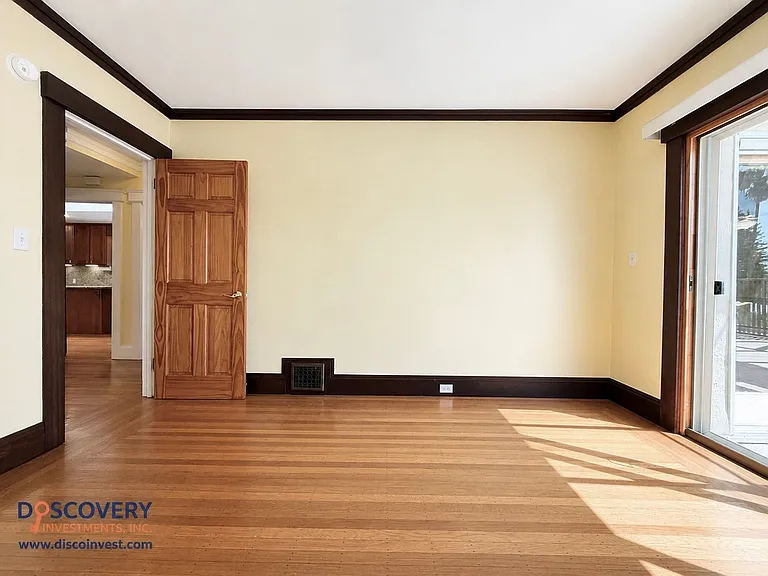 327 San Carlos Ave — Photo 31