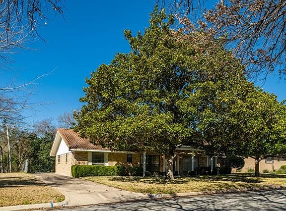 2nd image of 4312 Plantation Dr
