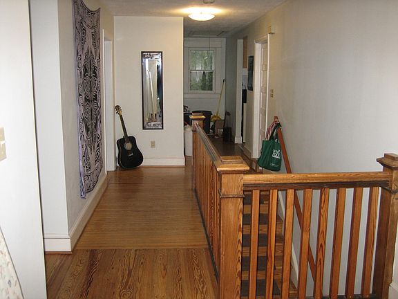 4th image of 307 S Summit St #C