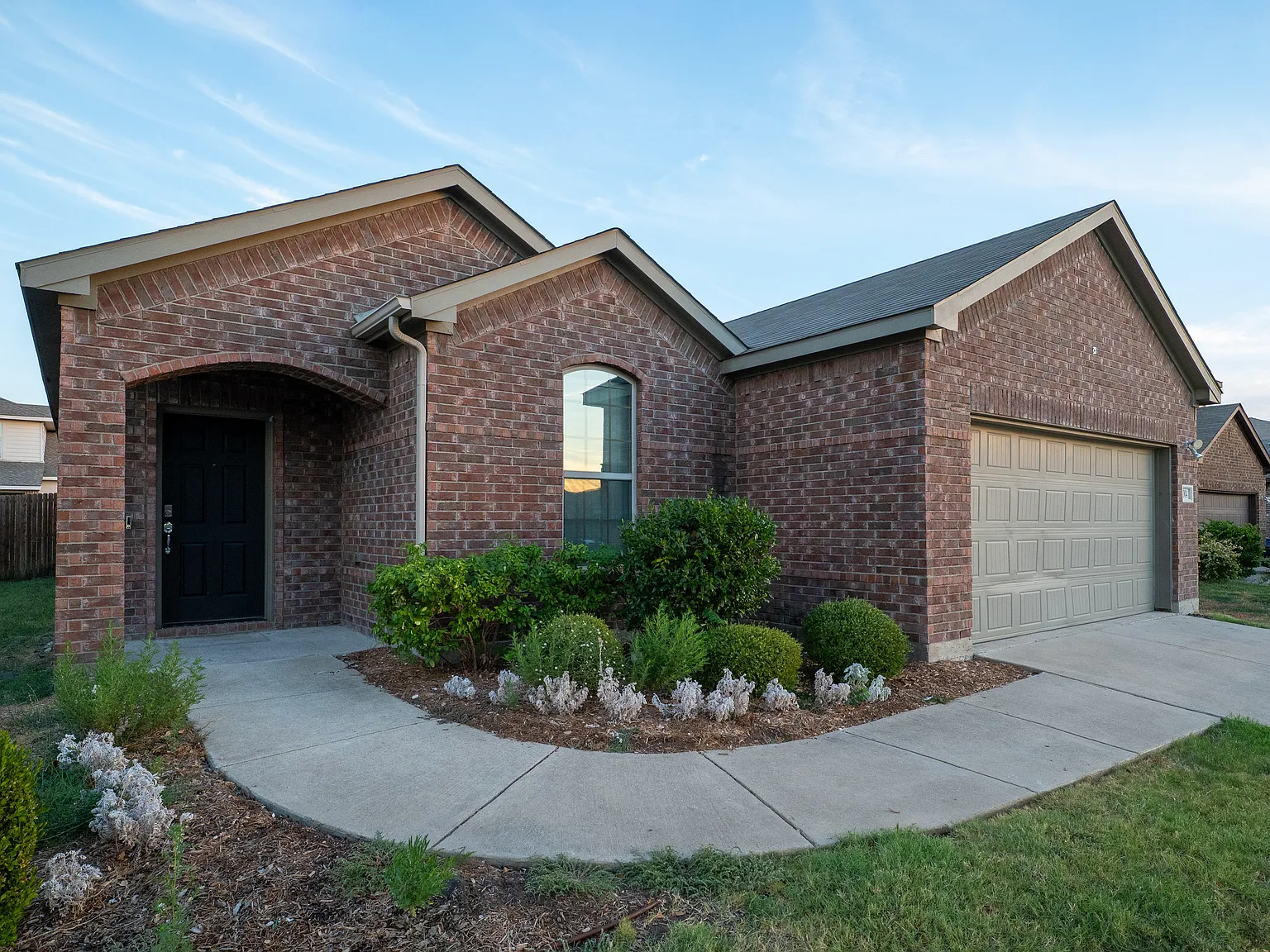 3 bed, 1792 sqft, $1,950 — Photo 2
