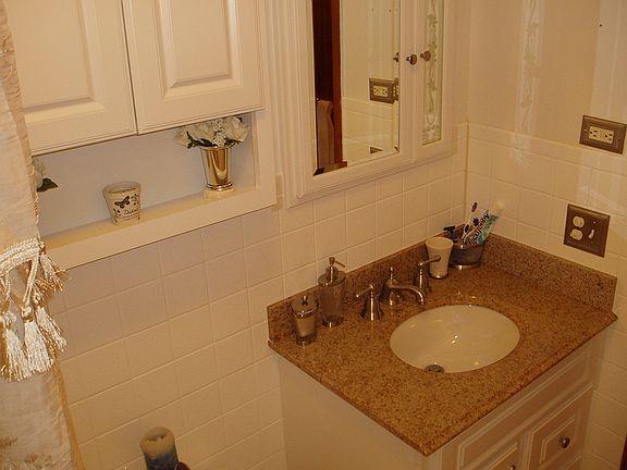 5th image of 16 White Birch Ln