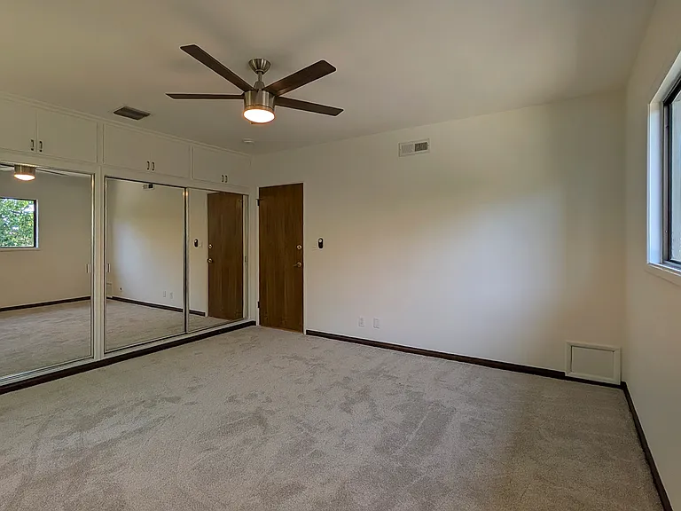 545 Hillgreen Dr — Photo 13