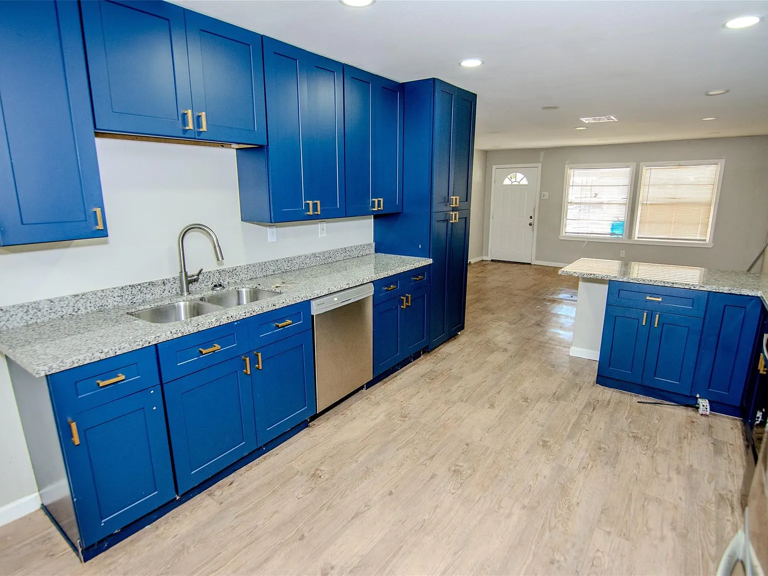 4 bed, 2.0 bath, 1294 sqft, $1,750 — Photo 4