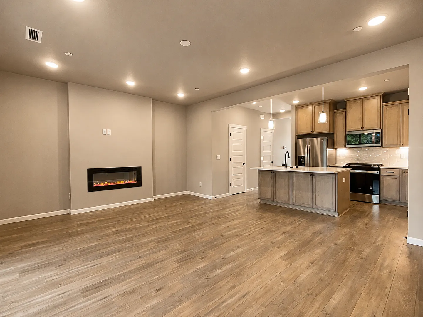 End Unit Luxury Townhome for Lease at the Courtyards at Hidden Crest - 13203 NE 71st Pl — Photo 4