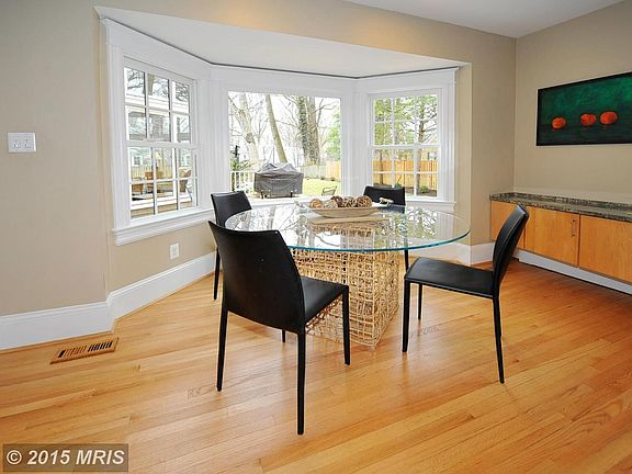 Sunny dine-in kitchen area