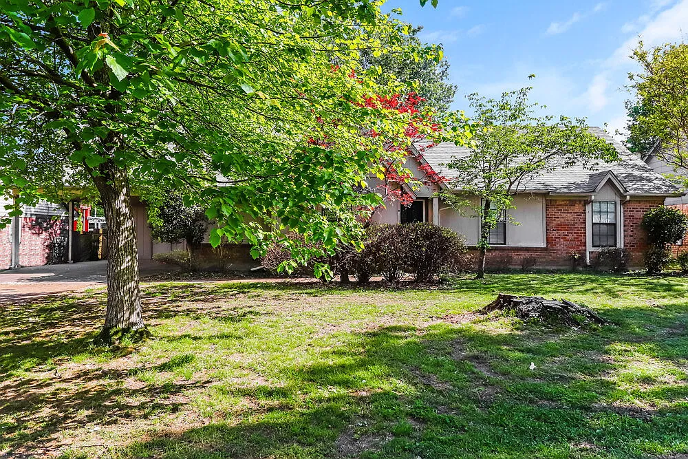 3 bed, 2.0 bath, 1679 sqft, $1,600 — Photo 3