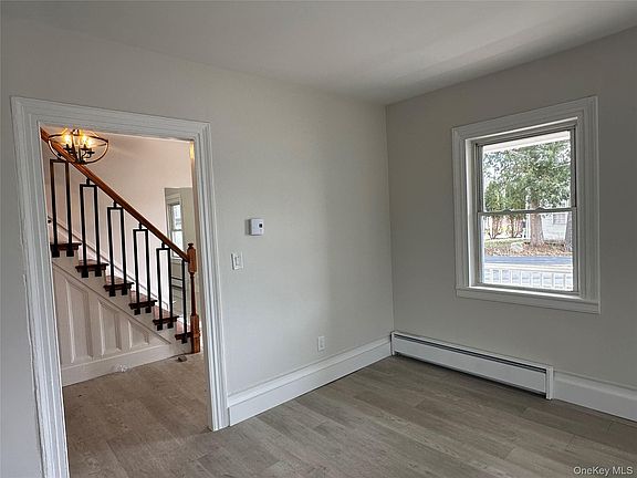 5th image of 1445 Burlingham Rd