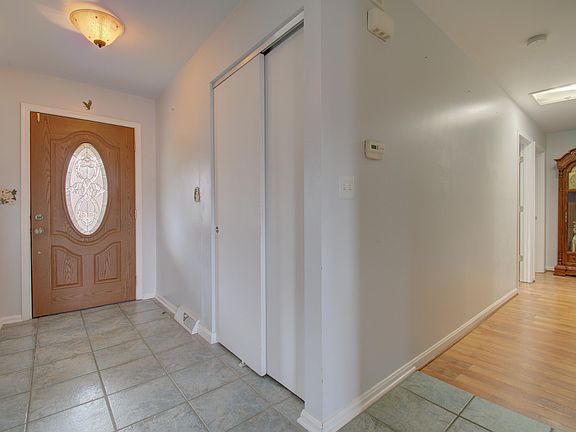 4th image of 774 Woodview Dr