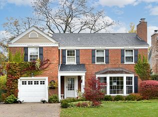 920 Golfview Rd, Glenview, IL 60025