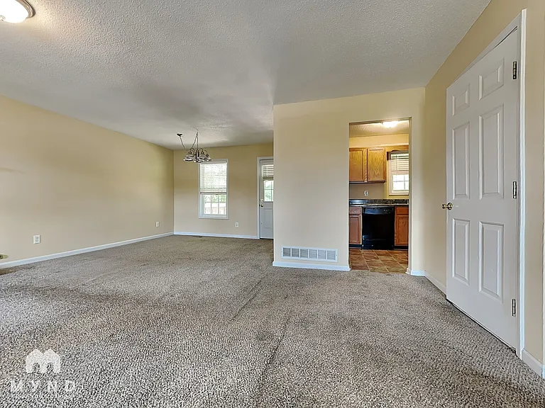 413 River Trace Dr — Photo 3