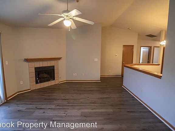 4th image of 3609 Thornhill Cir E