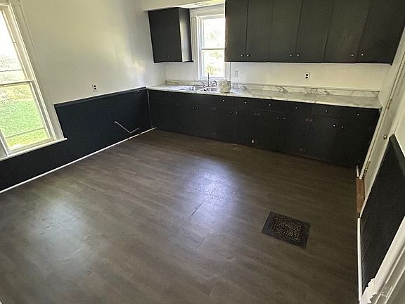 5th image of 608 Clinton St