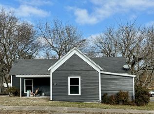 400 S 4th St, Bonham, TX 75418