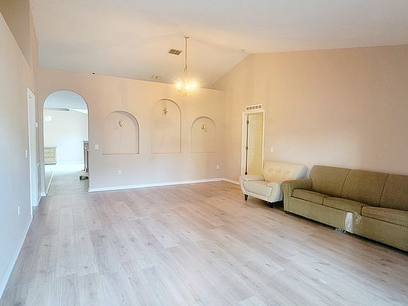 3rd image of 8098 Settlers Creek Cir