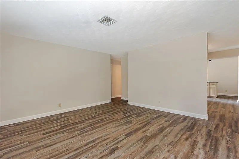 3 bed, 1522 sqft, $3,200 — Photo 2