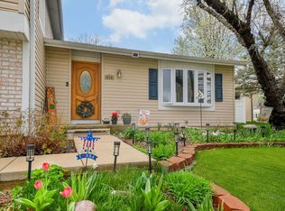 879 Lakeside Dr, Bartlett, IL 60103
