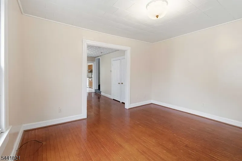 3 bed, 1.0 bath, $3,000 — Photo 4