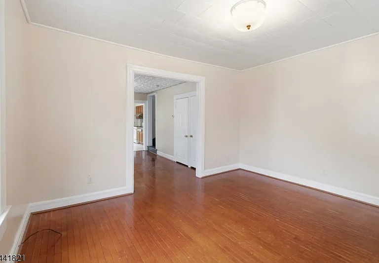 166 E Blackwell St — Photo 4
