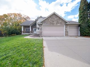 9007 Heatherton Ridge Dr, Savage, MN 55378