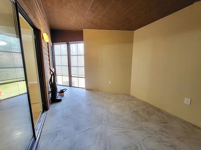 402 Tudor Ct — Photo 23