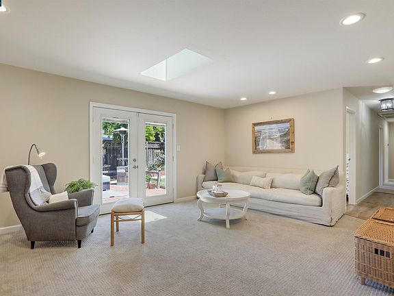 4th image of 1529 Willowbrook Dr