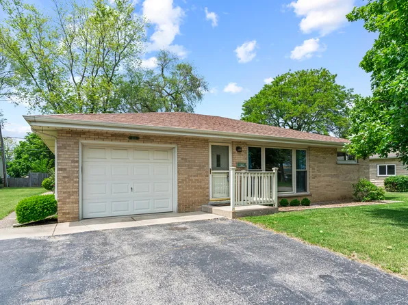 419 Brown St, Wauconda, IL 60084