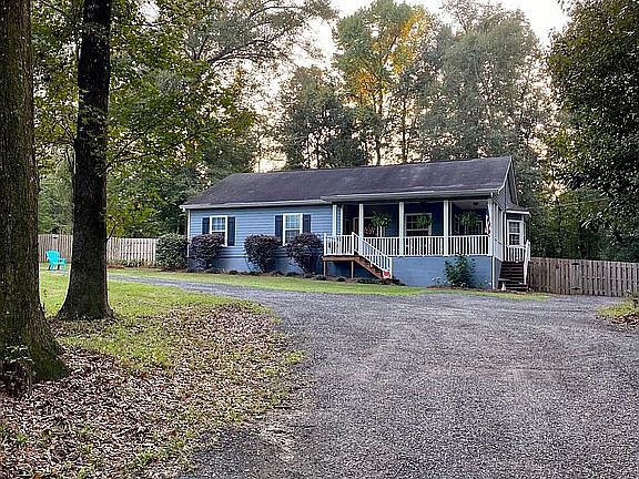 3rd image of 110 Williamsburg Way