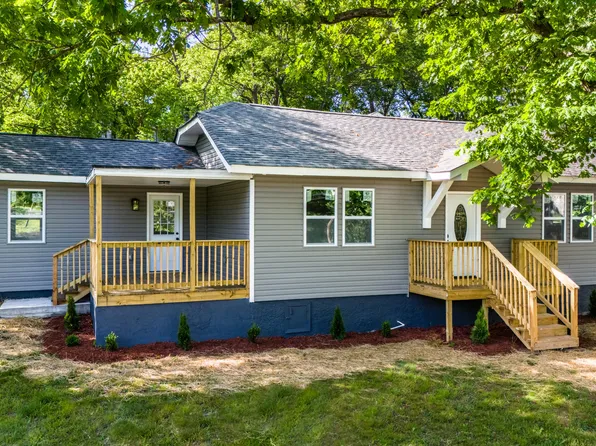 222 Lakeview Dr, Rossville, GA 30741