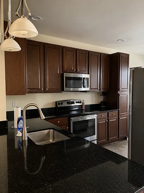3 bed, 2.5 bath, 1662 sqft, $2,495 — Photo 4