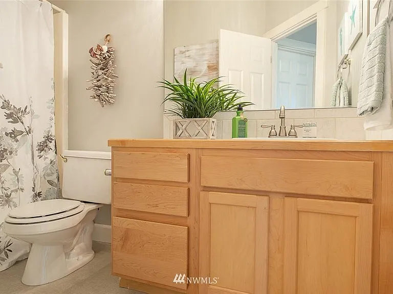 150 W Florentia St #A — Photo 8