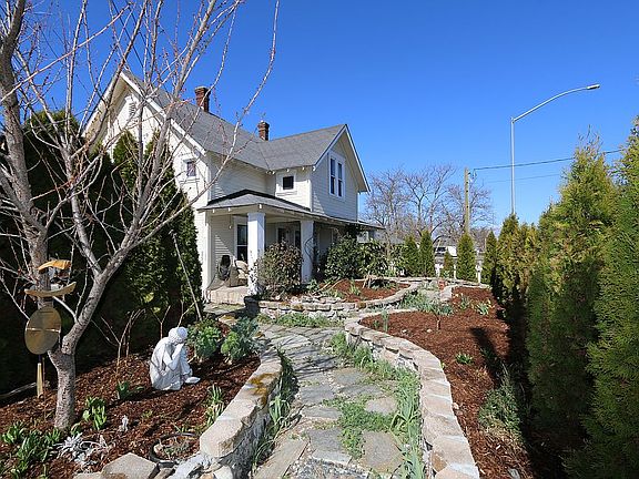 riverbed walk w jade, quartz