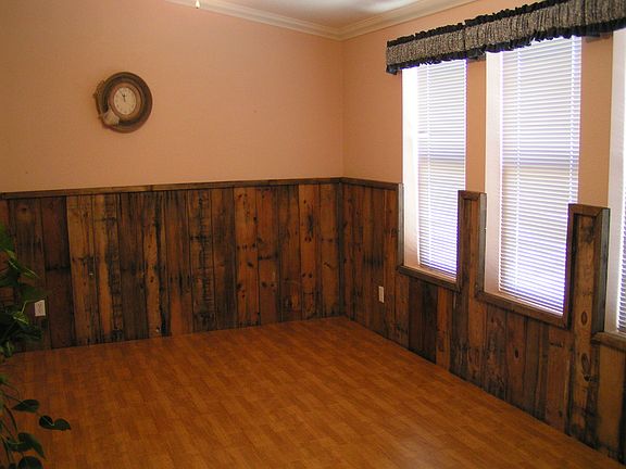 RECLAIMED WOOD D/ROOM