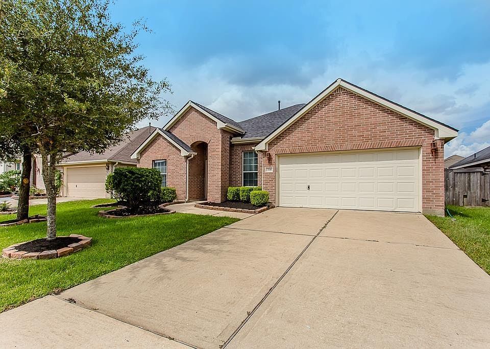 1st image of 15918 Saxon Hollow Ln