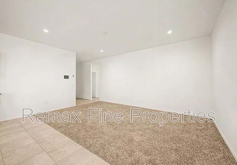1566 E Fletcher Dr — Photo 6