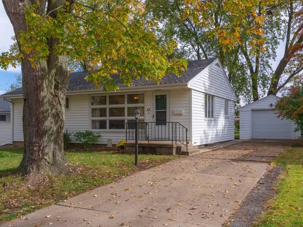 34 Delaine Dr, Normal, IL 61761