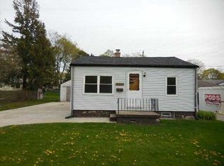 3321 E Thompson Ave, Saint Francis, WI 53235