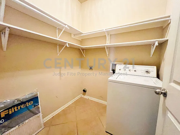 552 Kerry St — Photo 21