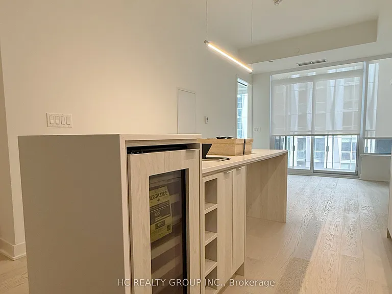 11 Yorkville Ave #2107 — Photo 3