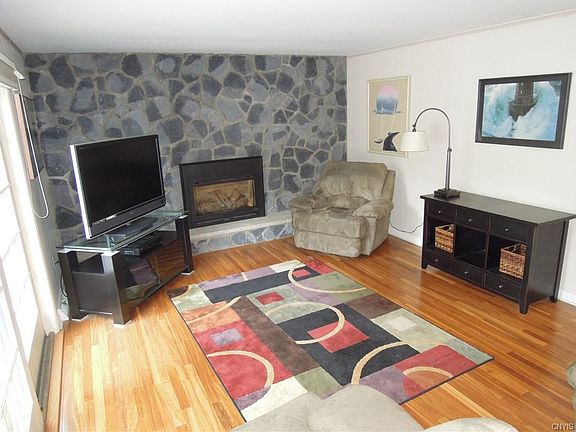 5th image of 5493 Topsfield Ln