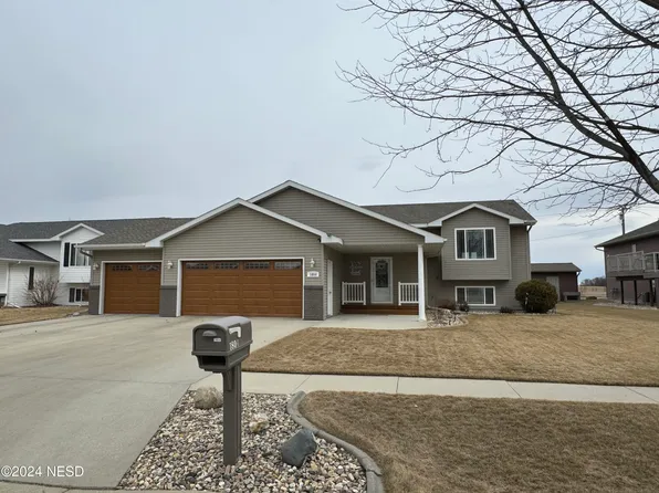 1804 10th St NE, Watertown, SD 57201