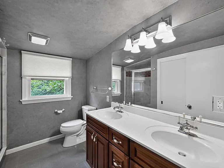 336 Ruth Ridge Dr — Photo 10