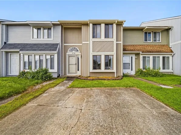 719 Waters Dr, Virginia Beach, VA 23462