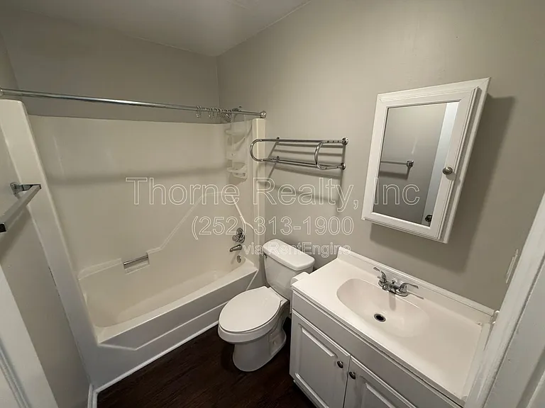 600 S Vyne St #F — Photo 8