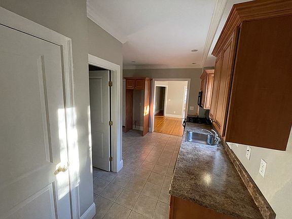 4th image of 65 Bedford St Suite 1
