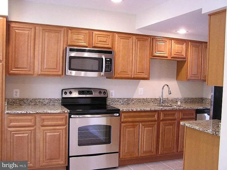 6398 Shaundale Dr — Photo 2