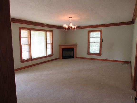 3rd image of 104 Shibley St