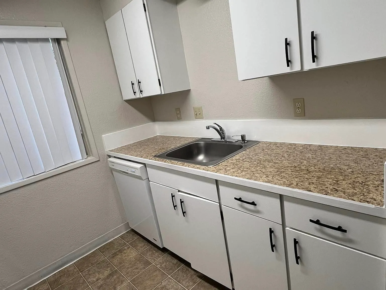 2 bed, 900 sqft, $1,500 — Photo 4